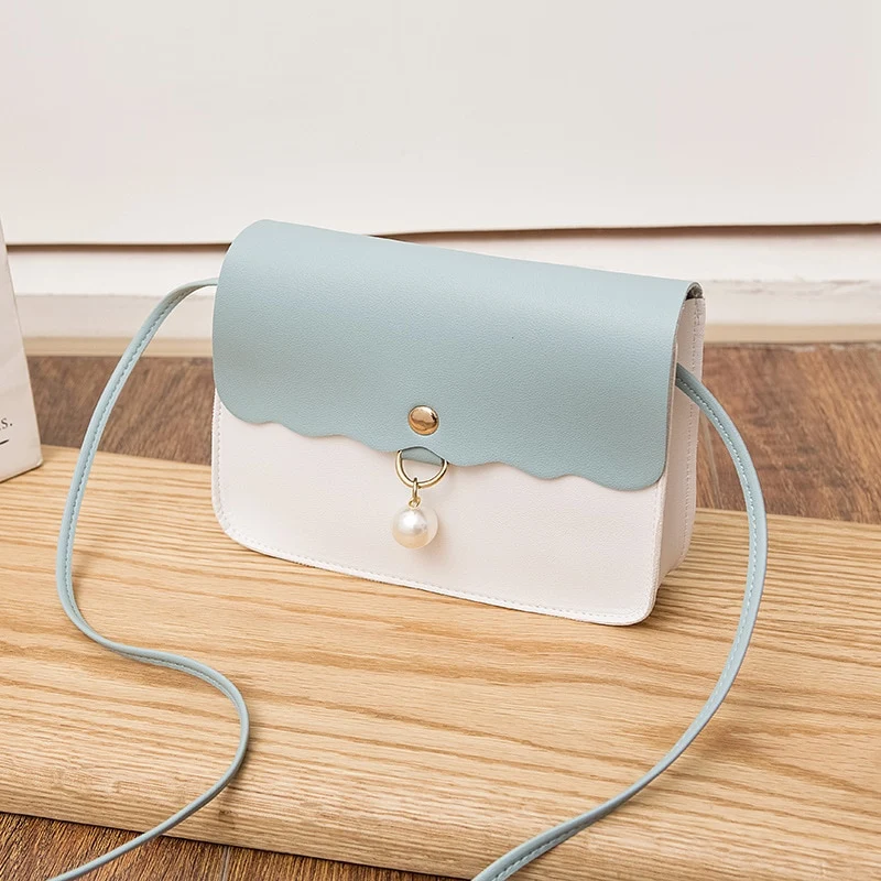 MODERNE Handtasche aus veganem Leder mit Schultergurt