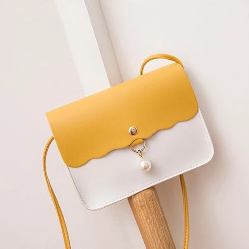 MODERNE Handtasche aus veganem Leder mit Schultergurt