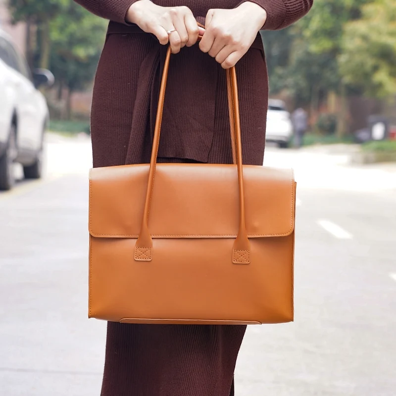 VINTAGE Laptop-Handtasche aus veganem Leder