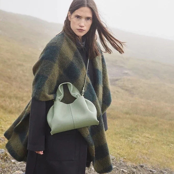 VINTAGE große Handtasche aus veganem Leder / Umhängetasche