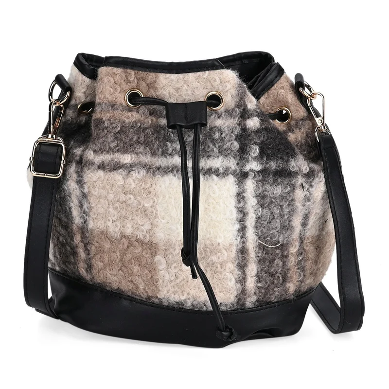 Bucket Crossbody Bag - Modische Beuteltasche mit Kordelzug, Beige Kontrast-Karo-Kunstfell, Größe: 22x18x25 cm