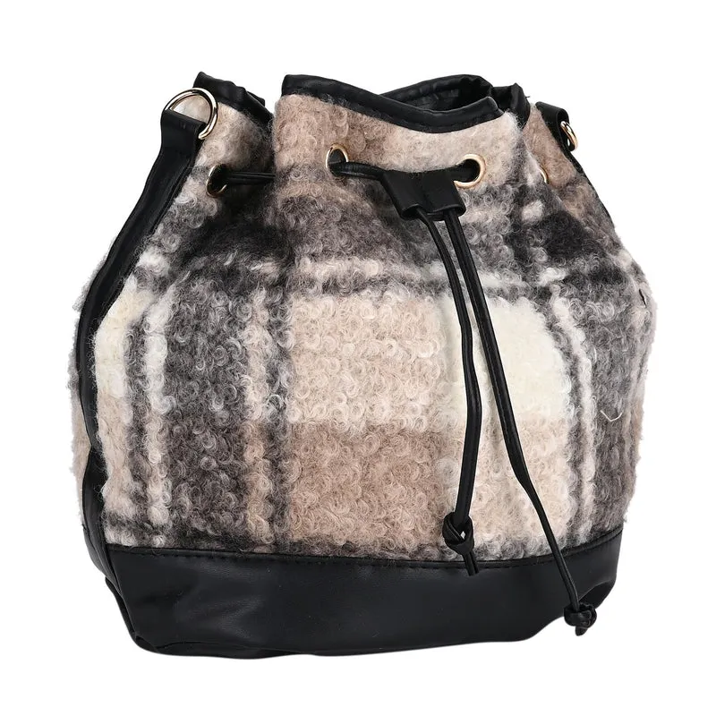 Bucket Crossbody Bag - Modische Beuteltasche mit Kordelzug, Beige Kontrast-Karo-Kunstfell, Größe: 22x18x25 cm