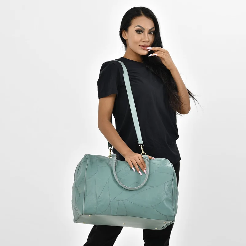 Stylische Patchwork-Reisetasche aus weichem Schafsleder - Großes Hauptfach, sichere Rückentasche, Innenfächer, Tragegriff (20 cm) & abnehmbarer Schultergurt (120 cm). Größe: 46x27x33 cm