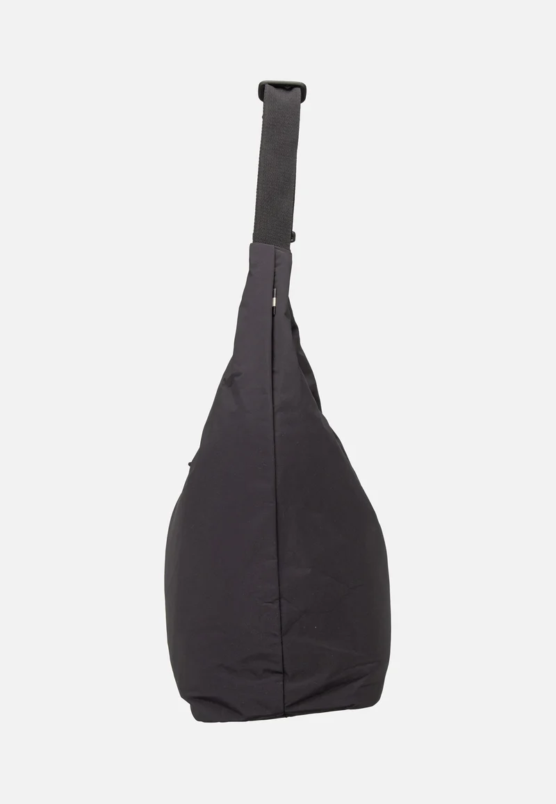 T-Shape Bag Large Monochrome Black - Umhängetasche