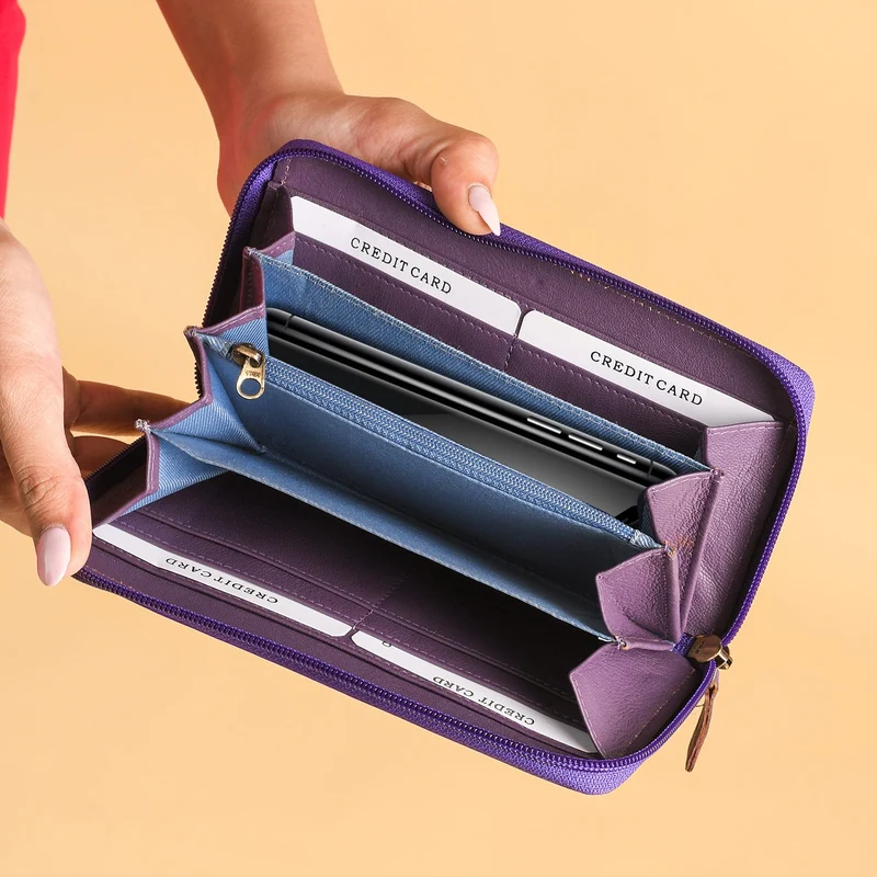 Sukriti - handbemalte Brieftasche aus echtem Leder mit RFID Schutz, Blumenmuster blau
