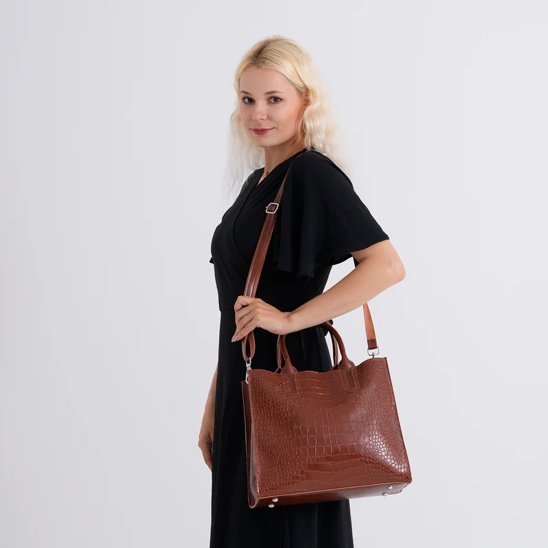 Henkeltasche aus Echtleder mit Krokoprägung, Schulterriemen und Reißverschlussfach, 33x12x28cm, Burgunderrot