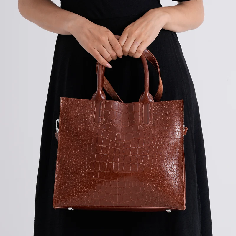 Henkeltasche aus Echtleder mit Krokoprägung, Schulterriemen und Reißverschlussfach, 33x12x28cm, Burgunderrot