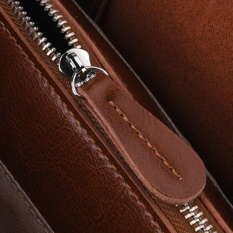 Henkeltasche aus Echtleder mit Krokoprägung, Schulterriemen und Reißverschlussfach, 33x12x28cm, Burgunderrot