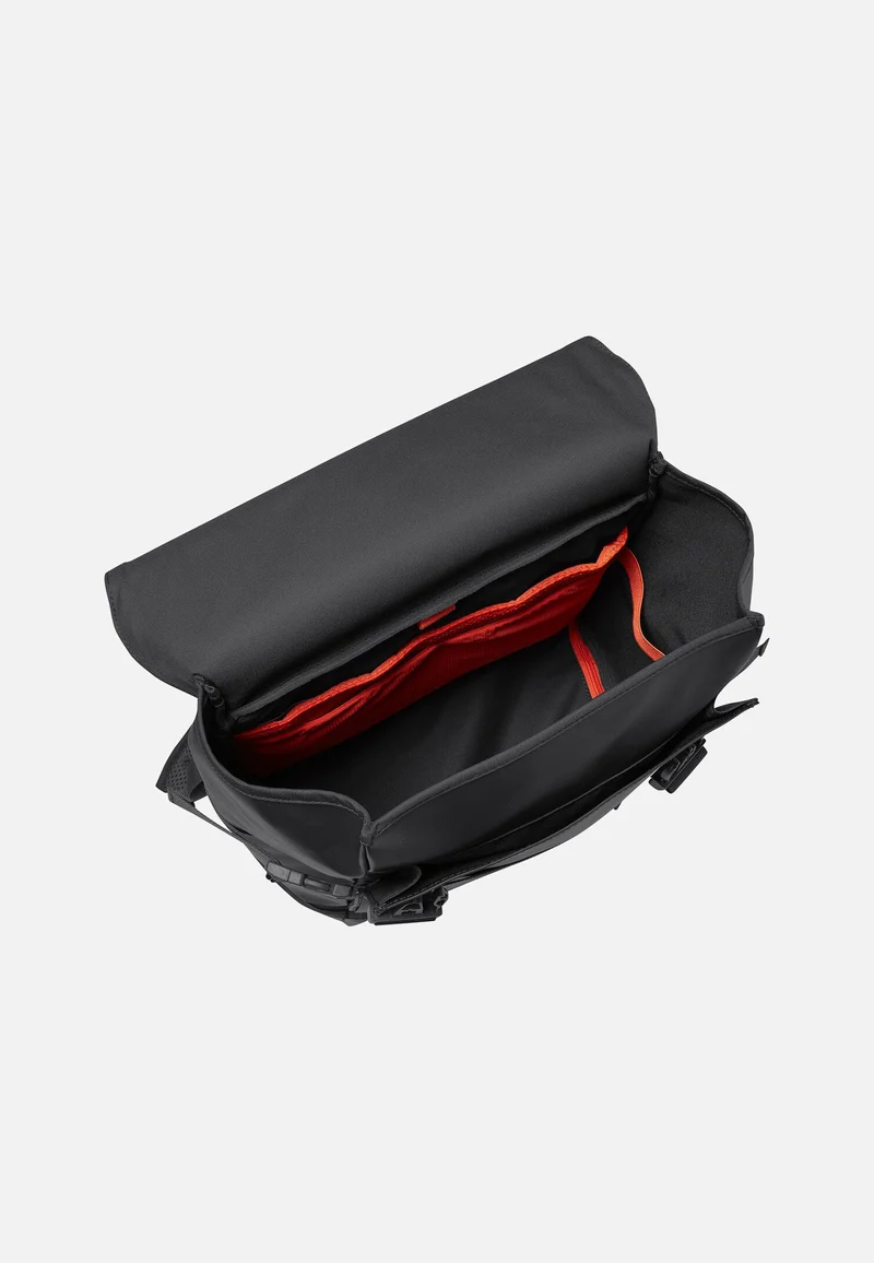 Mineo Daypack 30 Black - Rolltop Rucksack