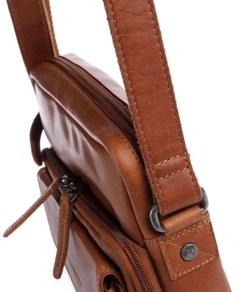 The Chesterfield Brand Wax Pull Up Cow Montira Umhängetasche cognac